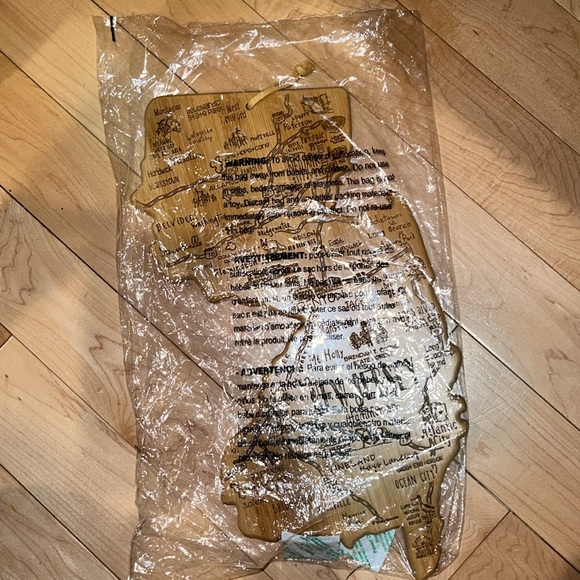 NEW ! Destination New Jersey State Shaped Bamboo Serving, and Cutting Board - Picture 7 of 7